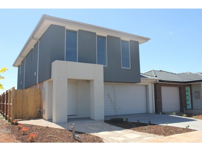 10 Akhtar Avenue, Rockbank VIC 3335