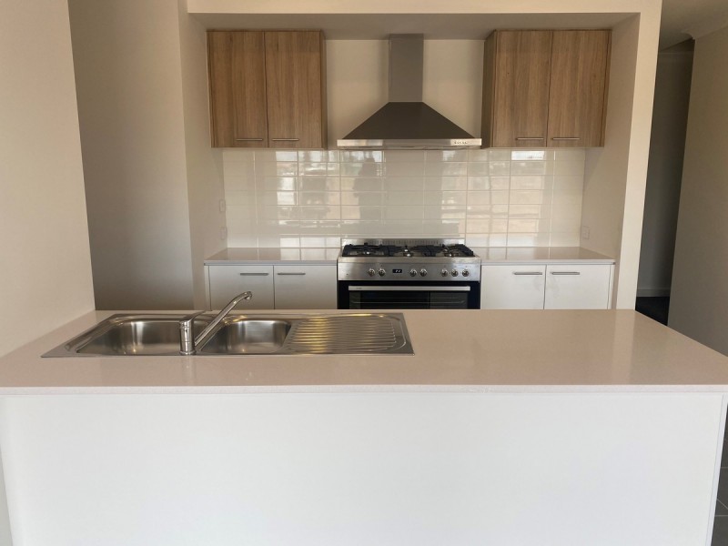 10 Akhtar Avenue, Rockbank VIC 3335