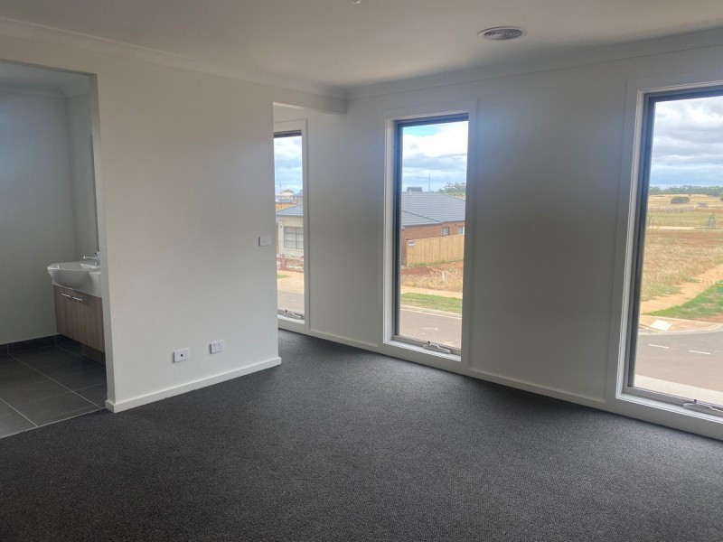 10 Akhtar Avenue, Rockbank VIC 3335