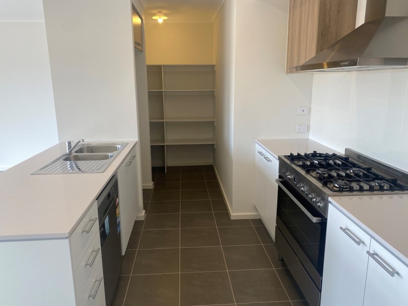 10 Akhtar Avenue, Rockbank VIC 3335