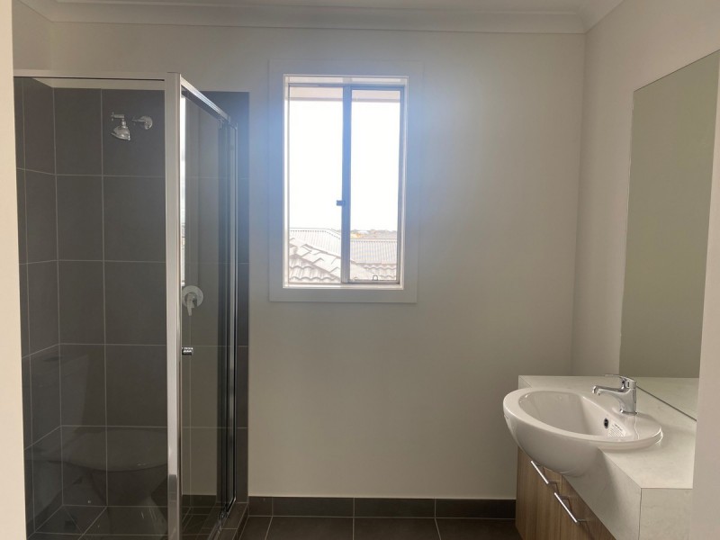 10 Akhtar Avenue, Rockbank VIC 3335