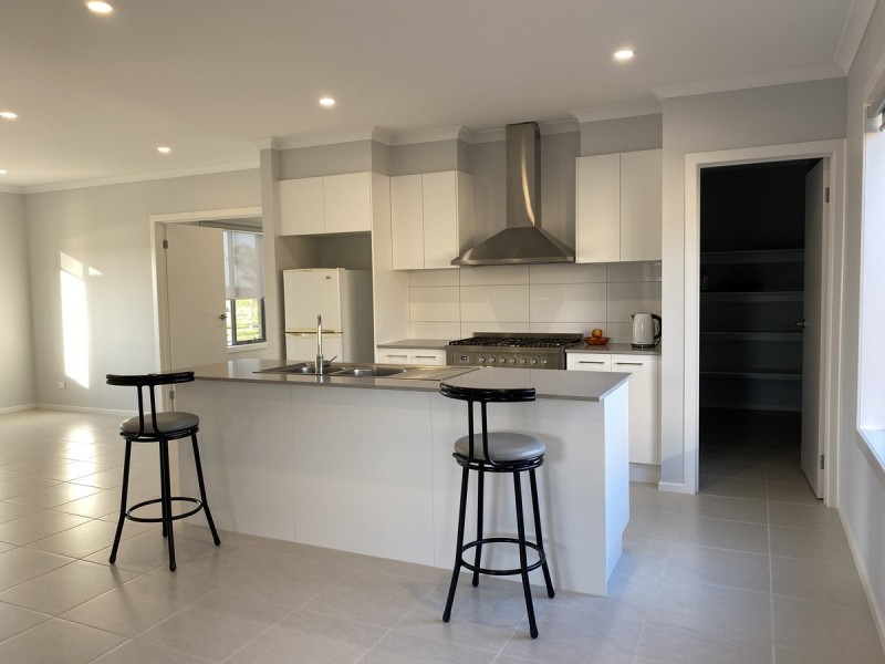 24 Edgewood Boulevard, Tarneit VIC 3029