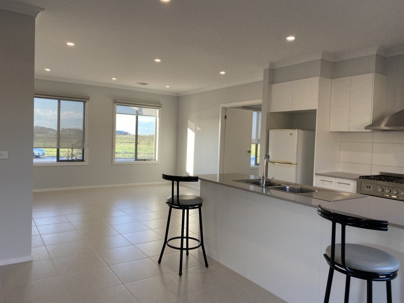 24 Edgewood Boulevard, Tarneit VIC 3029
