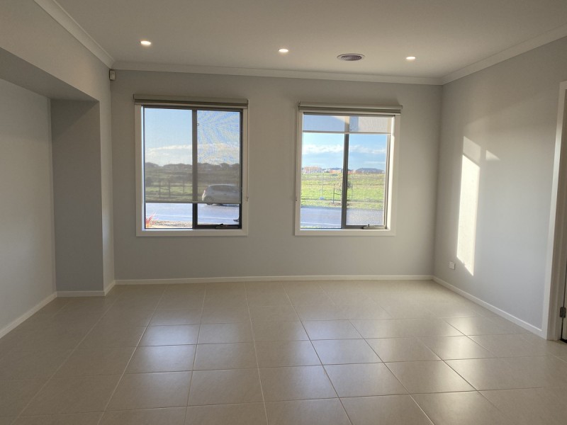 24 Edgewood Boulevard, Tarneit VIC 3029