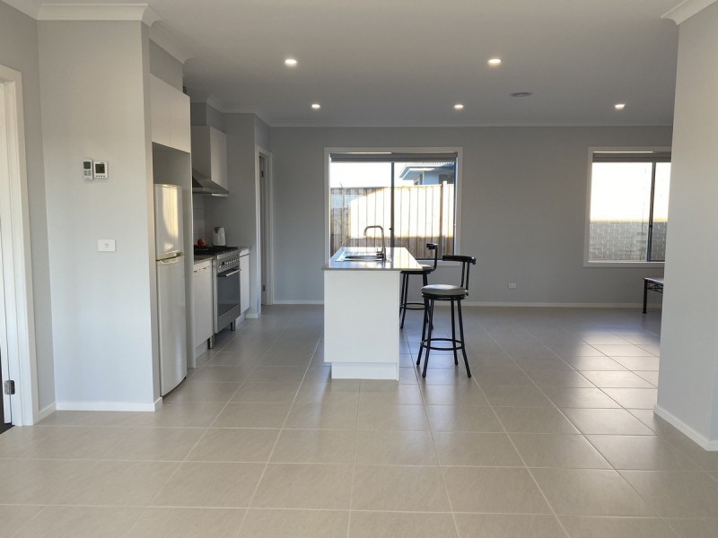 24 Edgewood Boulevard, Tarneit VIC 3029