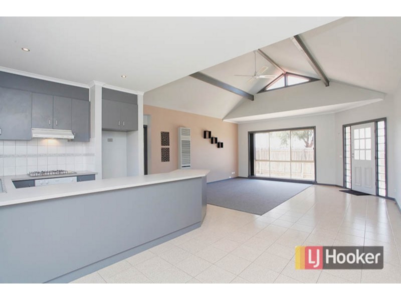 2/86 Hogans Road, Hoppers Crossing VIC 3029