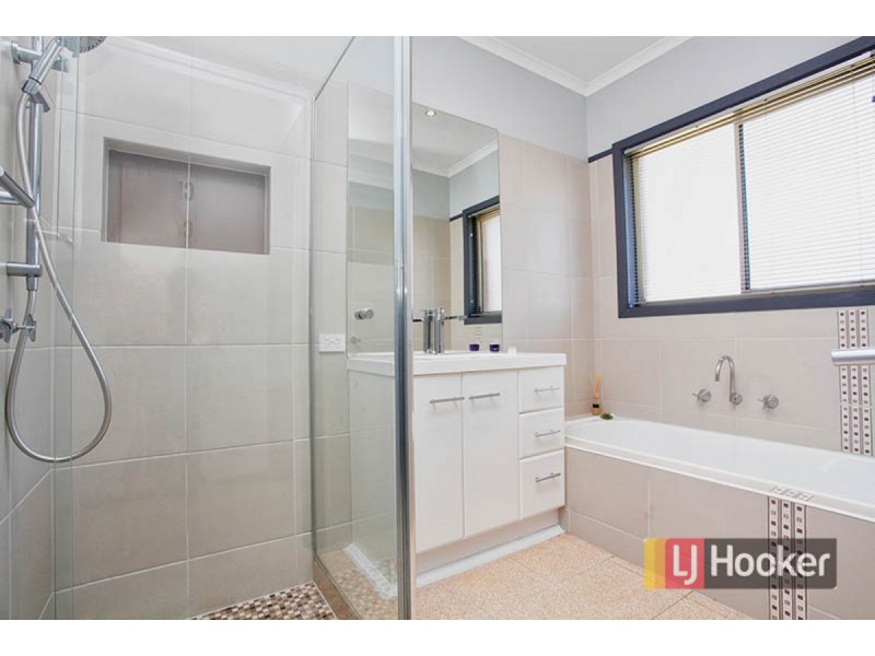 2/86 Hogans Road, Hoppers Crossing VIC 3029