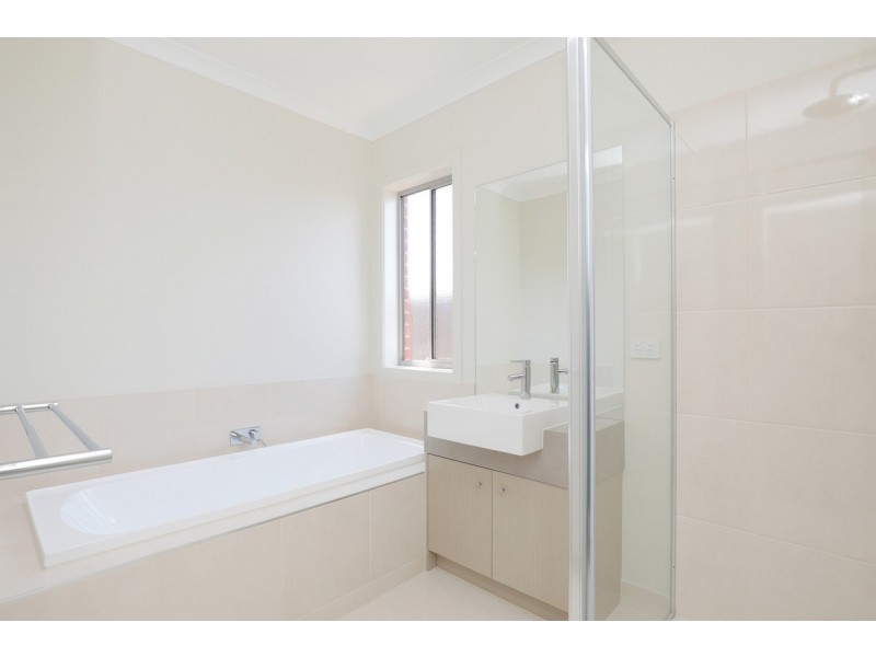 23 Henderson Drive, Tarneit VIC 3029