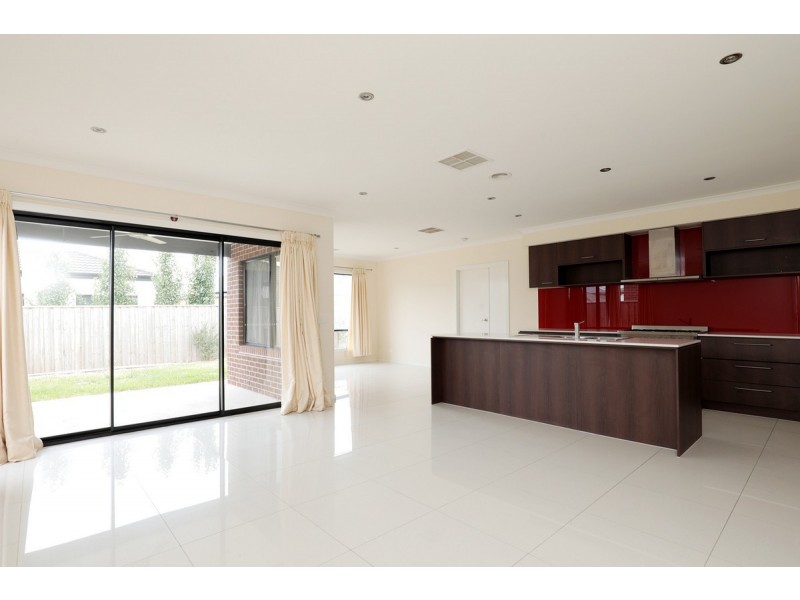 75 Treeve Parkway, Werribee VIC 3030