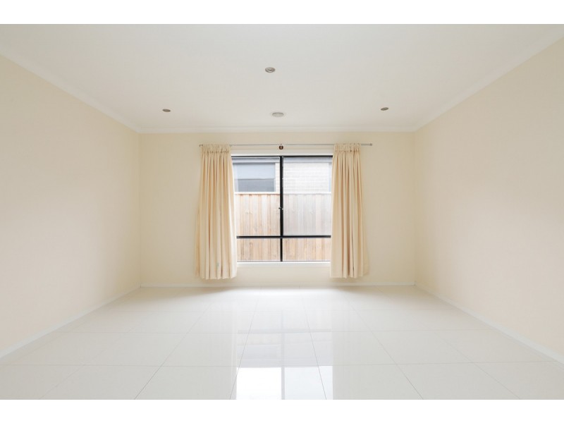 75 Treeve Parkway, Werribee VIC 3030