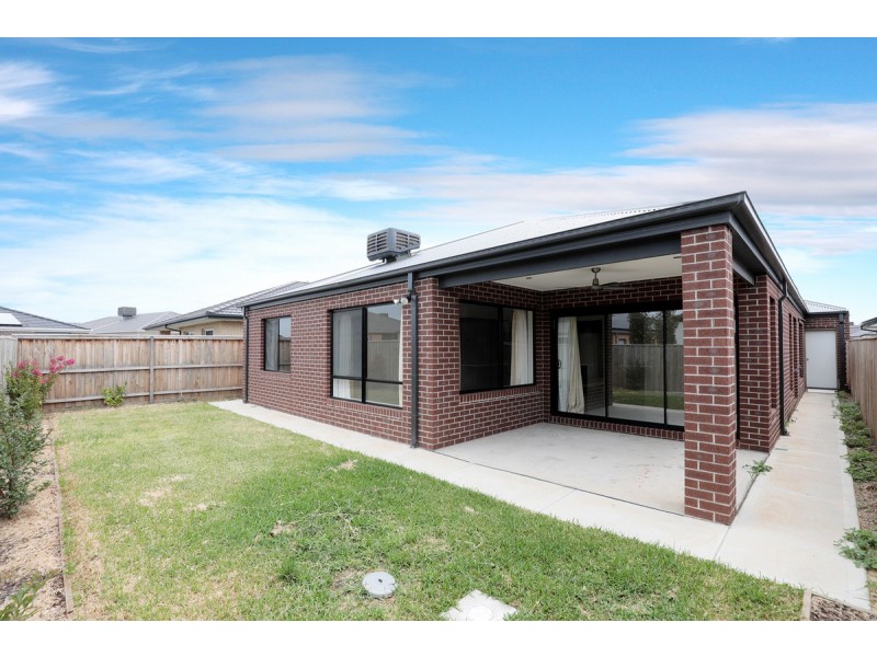 75 Treeve Parkway, Werribee VIC 3030