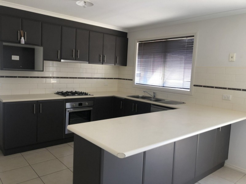 10 Laurence Way, Tarneit VIC 3029