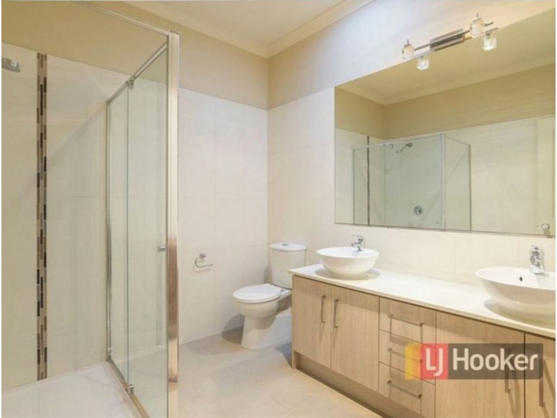 2/22 Yankos Drive, Werribee VIC 3030