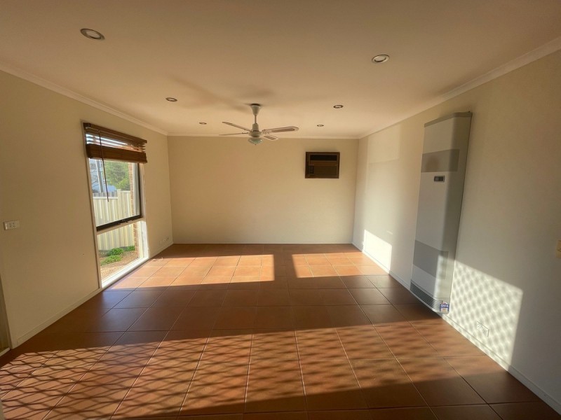 1/22 Centre Avenue, Werribee VIC 3030