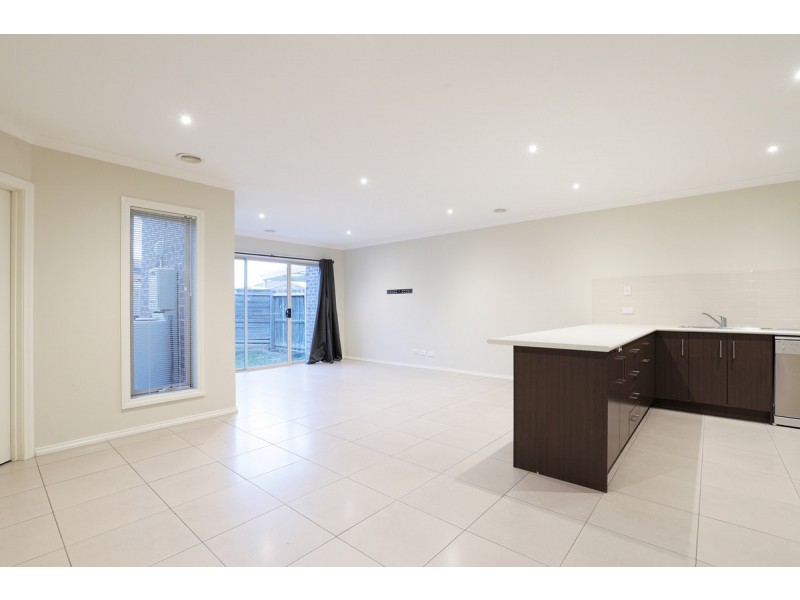 1/12 Global Way, Wyndham Vale VIC 3024