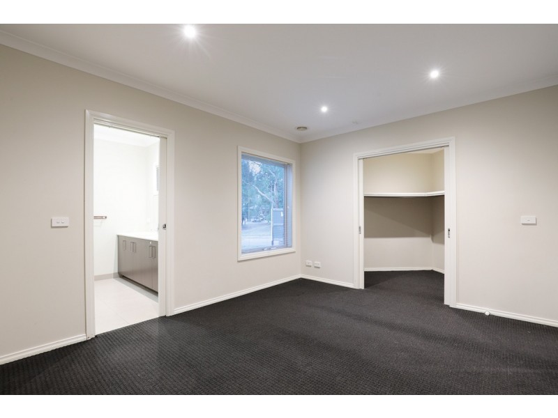 1/12 Global Way, Wyndham Vale VIC 3024