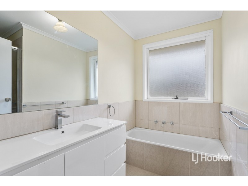 2 Barina Close, Keilor Downs VIC 3038