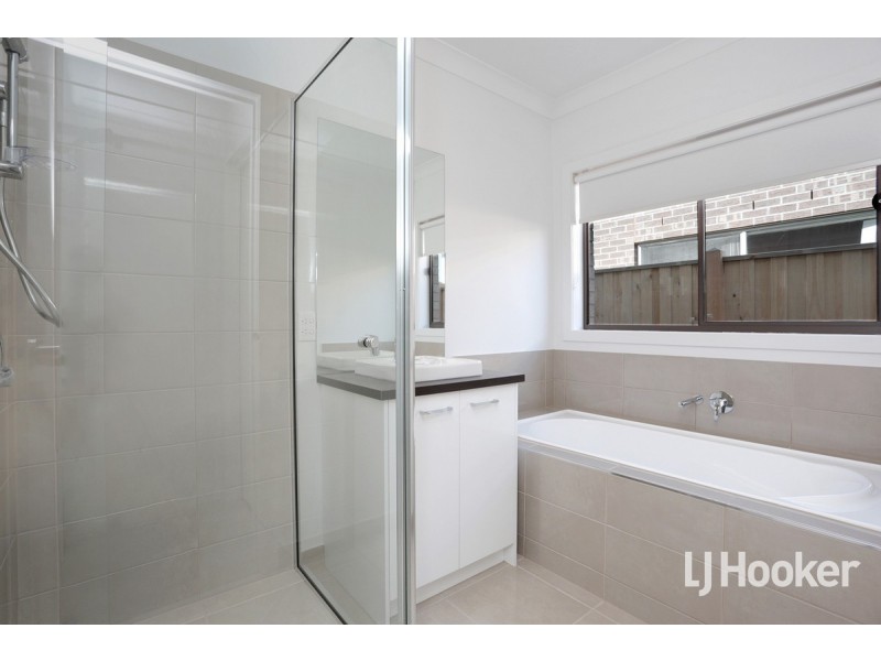 5 Aylesbury Avenue, Truganina VIC 3029