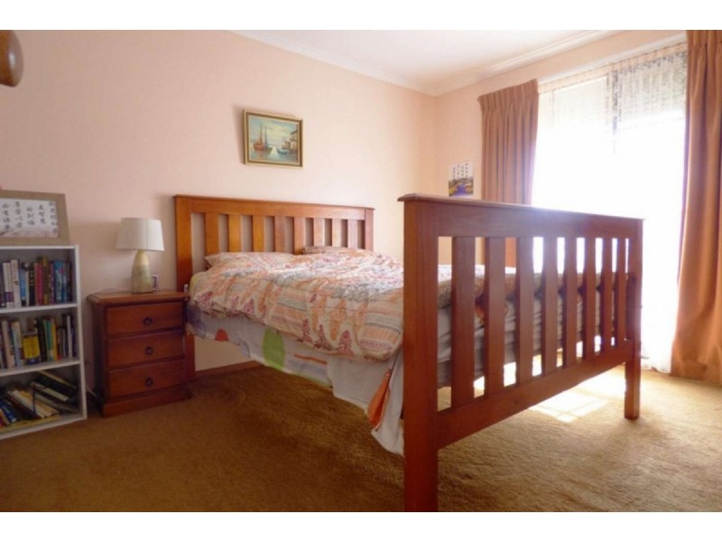 8 Strickland Avenue, Hoppers Crossing VIC 3029