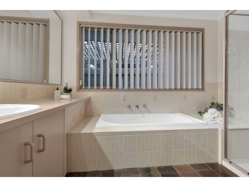 28 Mckenzie Crescent, Hoppers Crossing VIC 3029