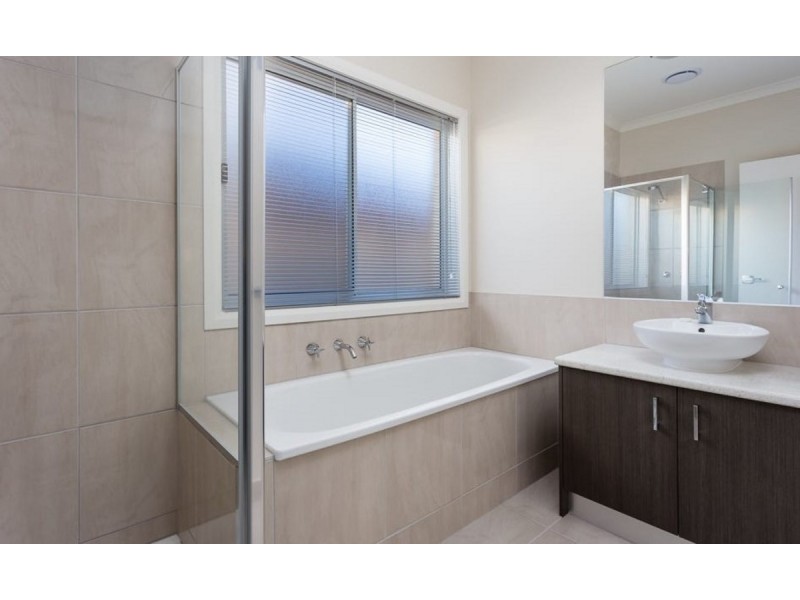 9 Mercantour Boulevard, Tarneit VIC 3029