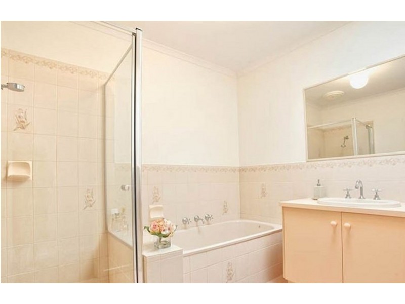 2/4 Paruna Place, Hoppers Crossing VIC 3029