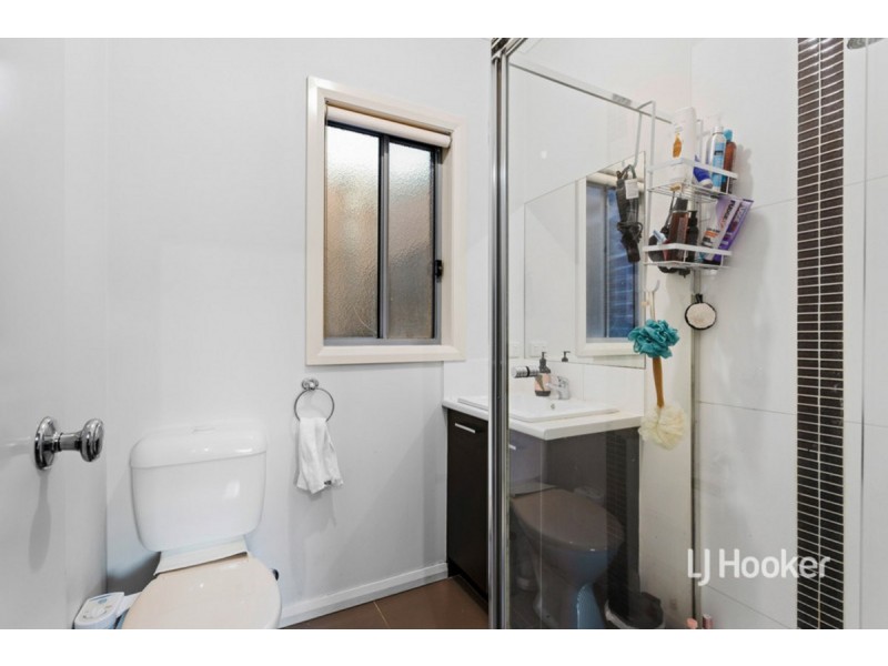 2/33 Memphis Drive, Truganina VIC 3029