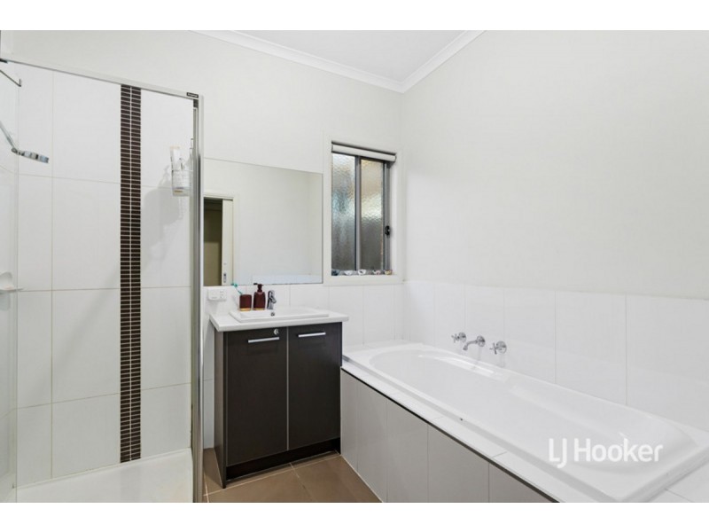 2/33 Memphis Drive, Truganina VIC 3029
