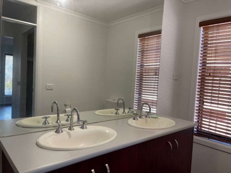 35 Emperor Parade, Tarneit VIC 3029