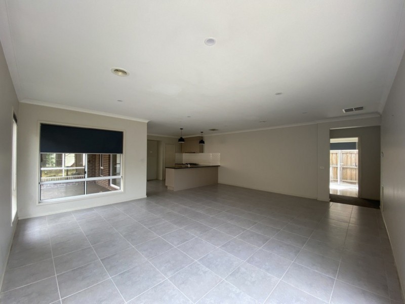 33 Australis Drive, Williams Landing VIC 3027