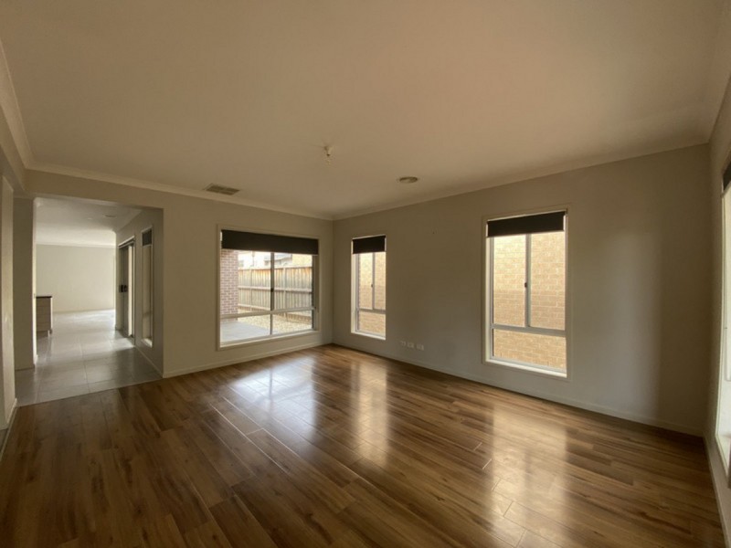 33 Australis Drive, Williams Landing VIC 3027