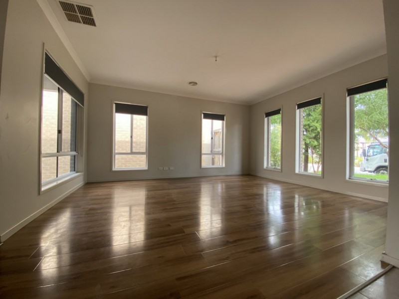 33 Australis Drive, Williams Landing VIC 3027