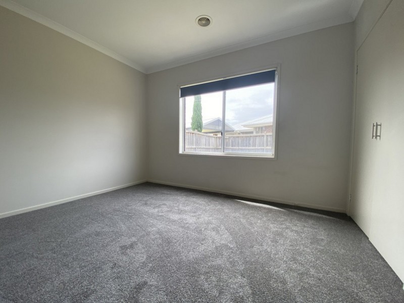 33 Australis Drive, Williams Landing VIC 3027