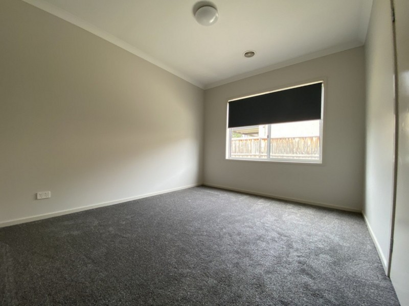 33 Australis Drive, Williams Landing VIC 3027