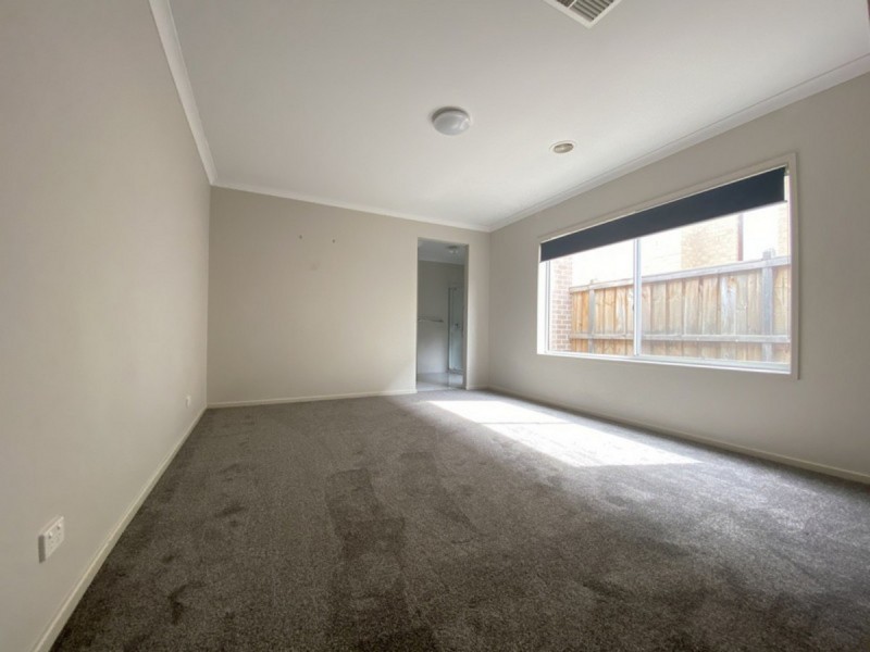 33 Australis Drive, Williams Landing VIC 3027