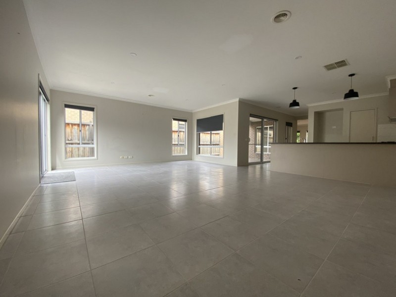 33 Australis Drive, Williams Landing VIC 3027