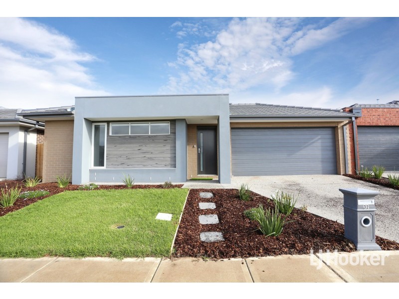 32 Mervyn Way, Mambourin VIC 3024