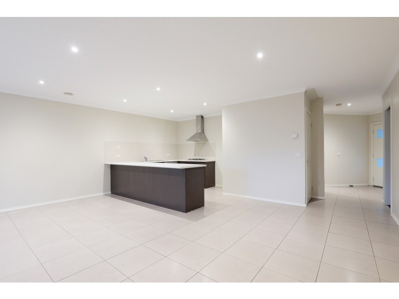 1/12 Global Way, Wyndham Vale VIC 3024