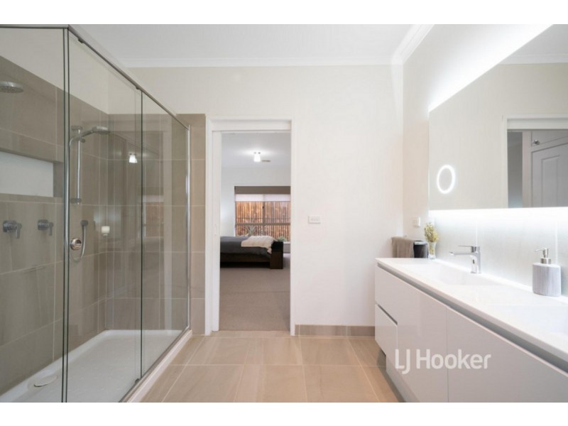 6 Hilden Close, Hoppers Crossing VIC 3029