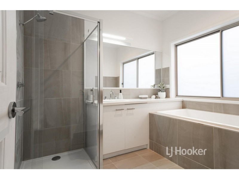 6 Hilden Close, Hoppers Crossing VIC 3029