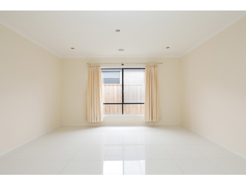 75 Treeve Parkway, Werribee VIC 3030