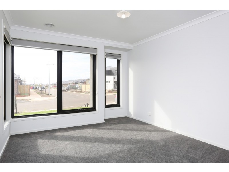 8 Lumley Circuit, Werribee VIC 3030