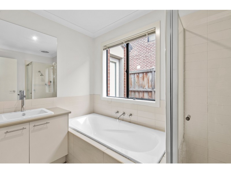 61 Mclachlan Drive, Williams Landing VIC 3027