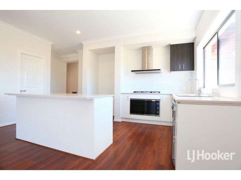 33 Blairmont Crescent, Tarneit VIC 3029