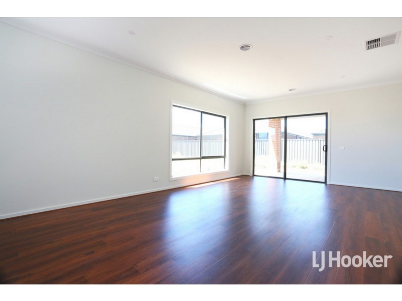 33 Blairmont Crescent, Tarneit VIC 3029