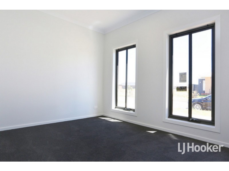 33 Blairmont Crescent, Tarneit VIC 3029