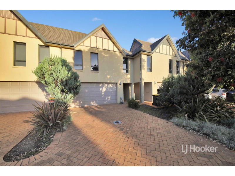 40/1 Greg Norman Drive, Sanctuary Lakes VIC 3030