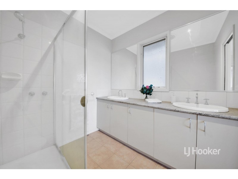 40/1 Greg Norman Drive, Sanctuary Lakes VIC 3030