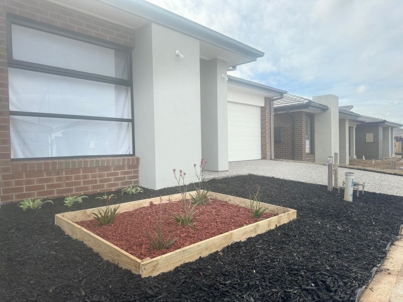 16 Petersborough Rise, Werribee VIC 3030