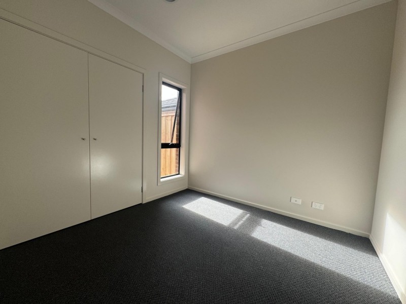 16 Petersborough Rise, Werribee VIC 3030